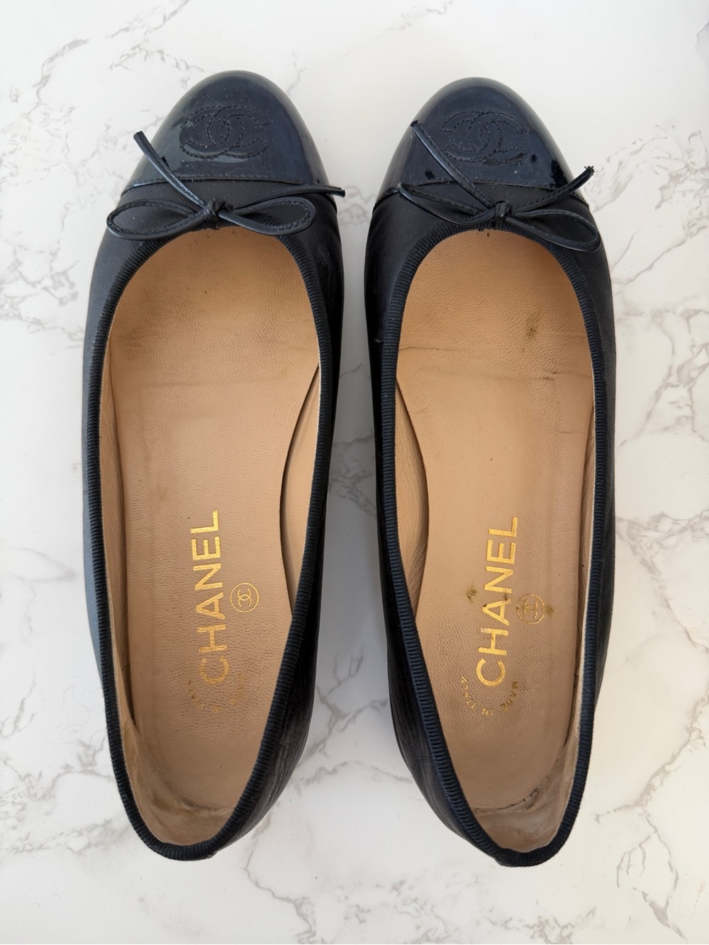 CHANEL Black Leather Cap-Toe Ballet Flats with Patent Toe - Picture 4 of 5